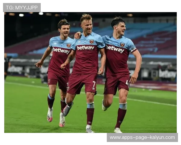 西汉姆锋线一条龙突破完成精彩入球，英超赛场惊艳全场